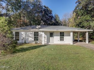 5709 Meadowview Dr, Moss Point, MS 39562