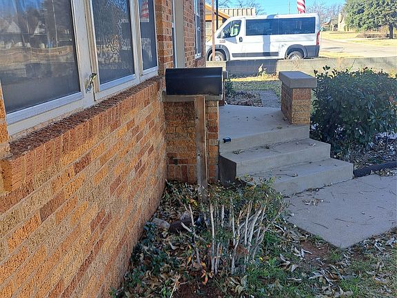 4th image of 1106 Silas St