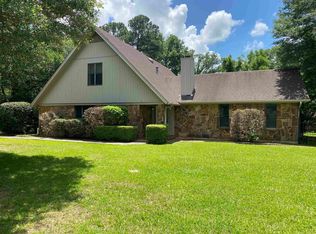 610 Westwood Dr, Wake Village, TX 75501