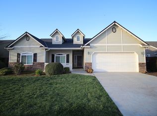 491 W Everglade Ave, Clovis, CA