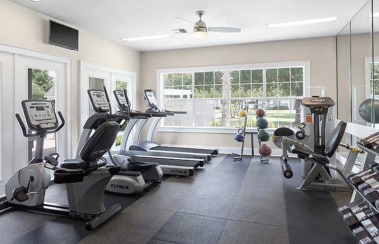 Kenwood Club at the Park Apartments — Photo 17