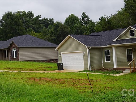 5th image of 1139 McKay Rd