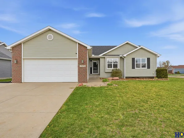 13450 Highlander Pl, Waverly, NE 68462