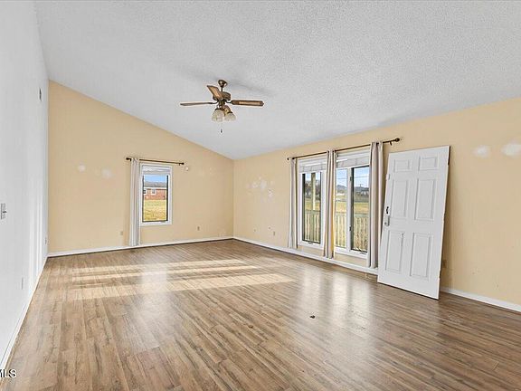 4th image of 262 Sunny Slopes Dr