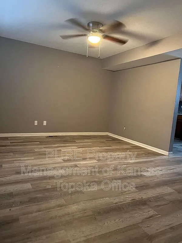 Building Photo - 511 SW Tyler St #8