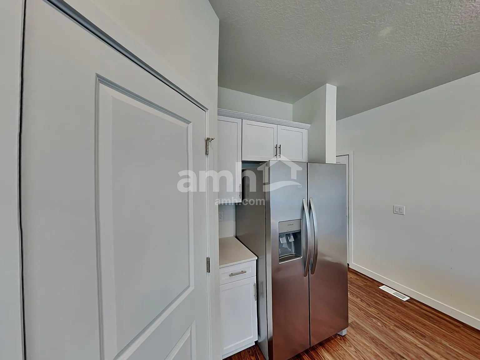 5 bed, 3.5 bath, 2442 sqft, $2,550 — Photo 3