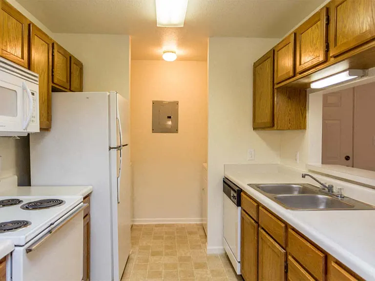 Bexley Village Apartments — Photo 25