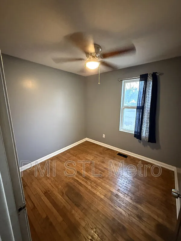 3 bed, 1.0 bath, 864 sqft, $1,049 — Photo 4