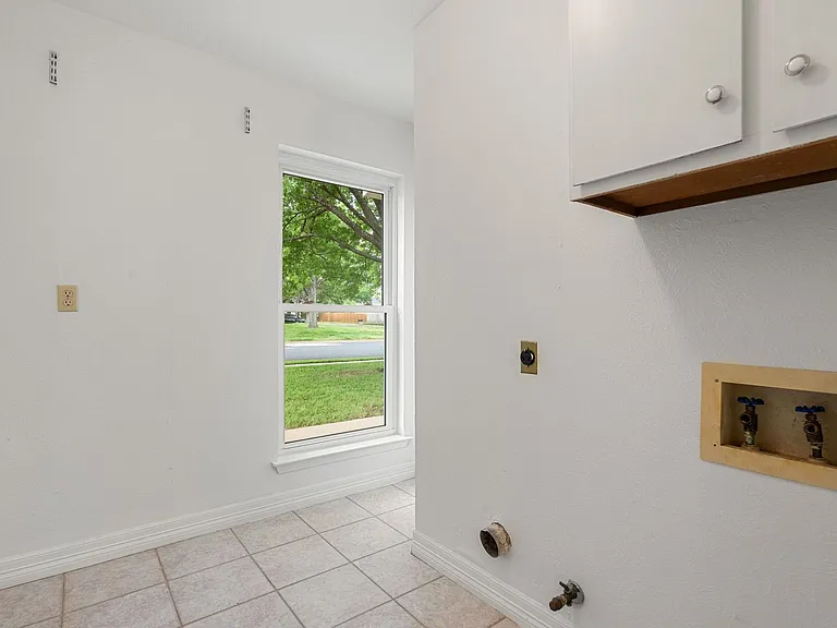 11811 Carshalton Dr — Photo 30