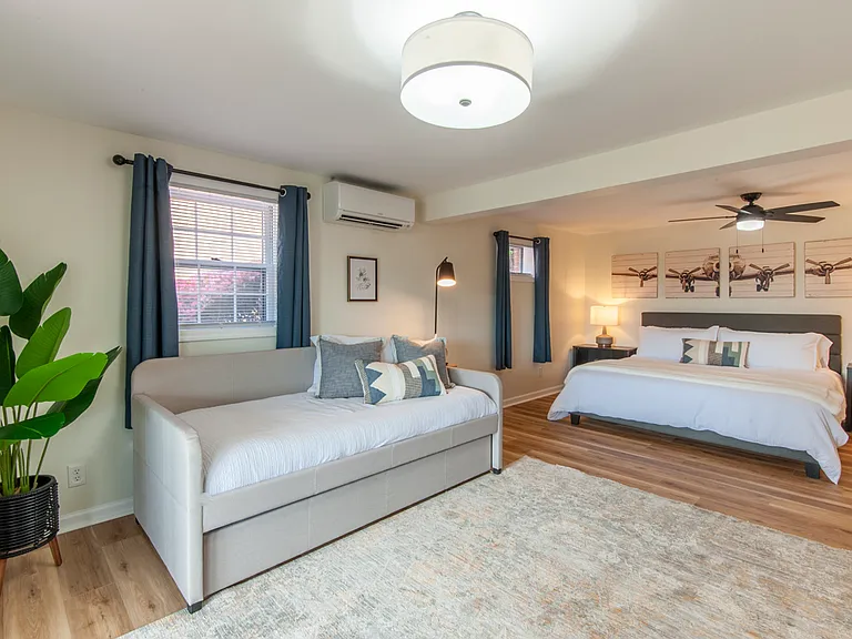 1008 Coleman St #B — Photo 4