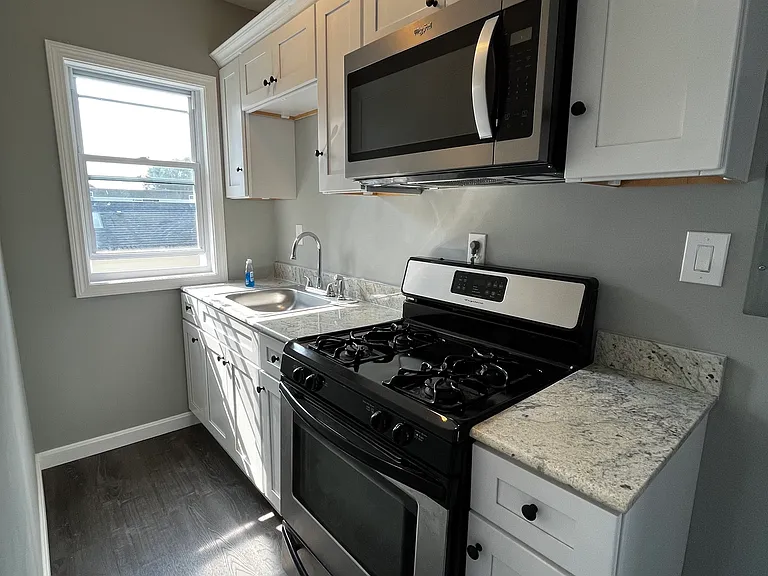 136 2nd St #2 — Photo 3