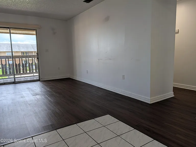 217 Bristol Ln — Photo 4