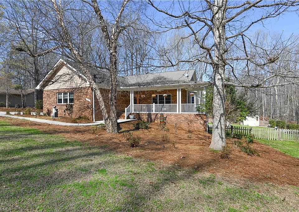 1st image of 521 Dogwood Dr
