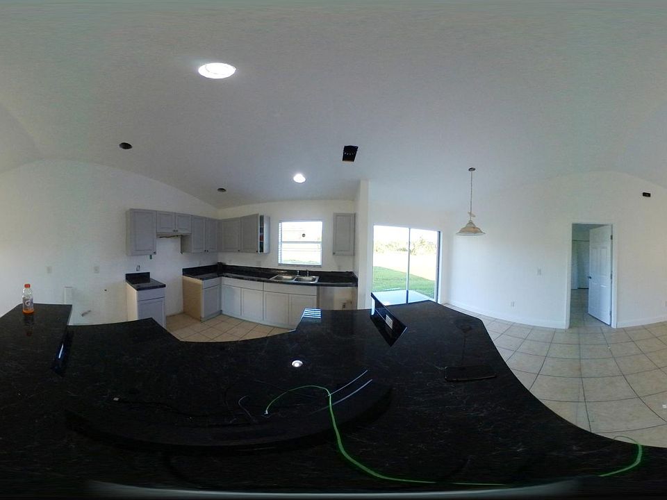 1st image of 779 Bedford Dr