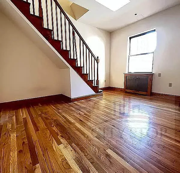 203 W 85th St #PENTHOUSE — Photo 2