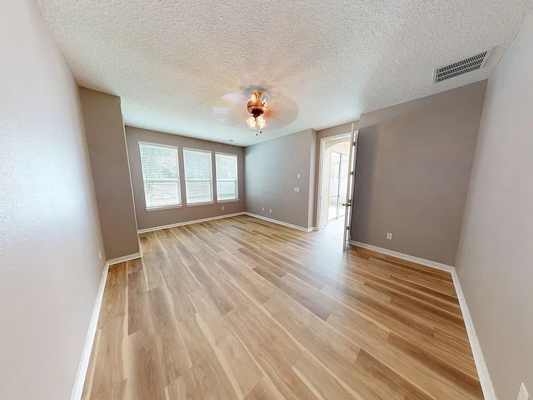 15707 Lexington Park Blvd — Photo 25