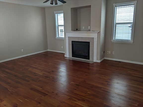 Living Room w/ gas fireplace