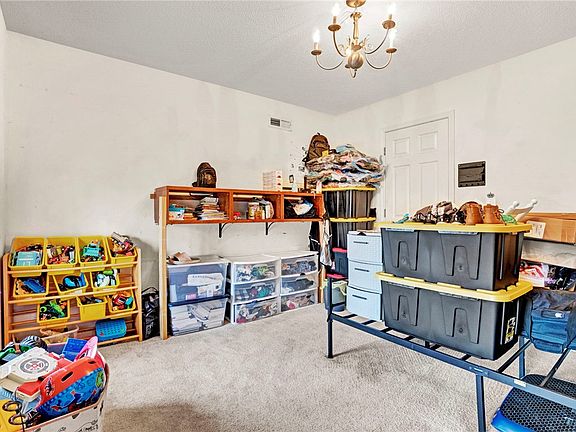 4th image of 133 Hurst Ave