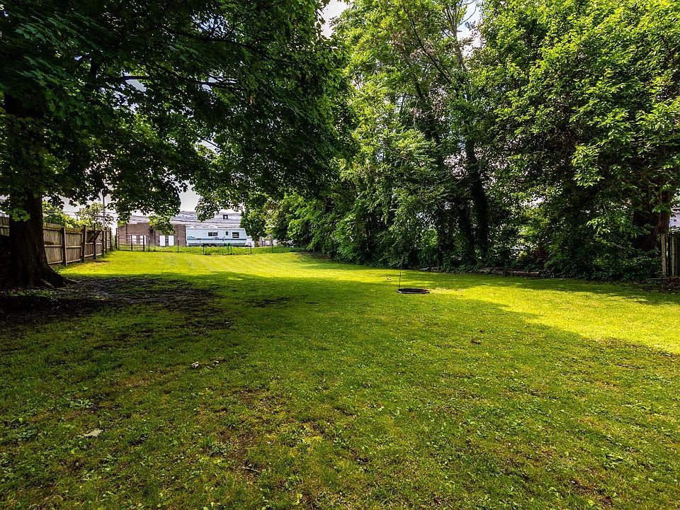 1st image of 21 Woodlawn Ave
