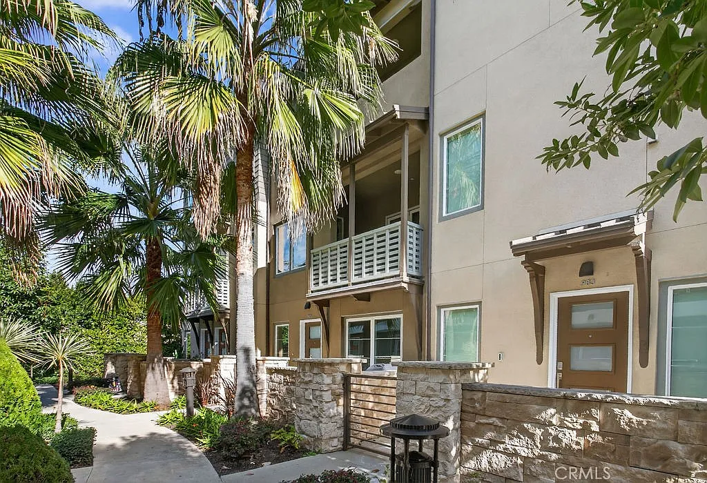 2 bed, 2.5 bath, 1506 sqft, $5,395 — Photo 2
