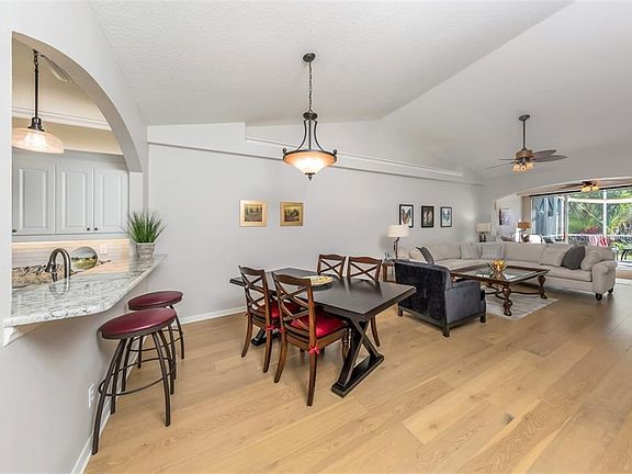 5th image of 883 Tartan Dr