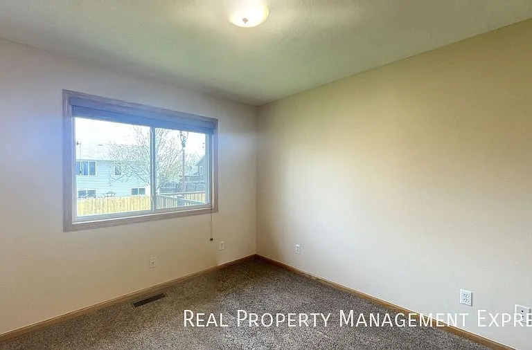 5208 S Birchwood Ave — Photo 7