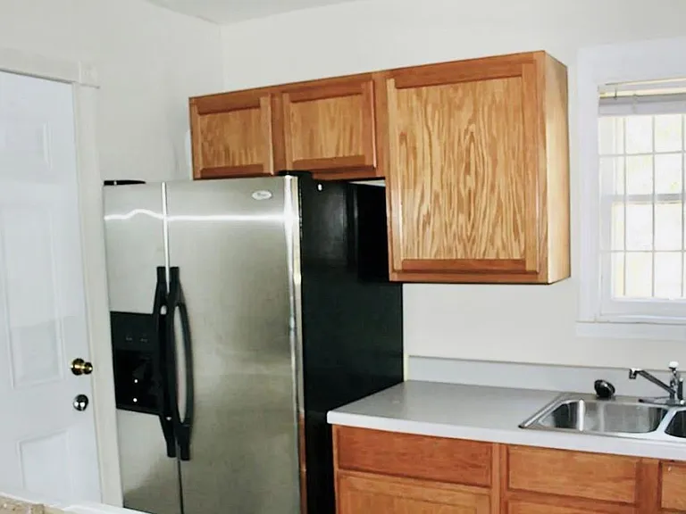 1429 N Durham Dr — Photo 4