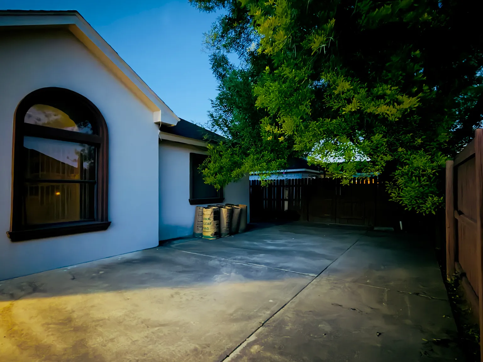 3 bed, 2.5 bath, 2075 sqft, $1,950 — Photo 4