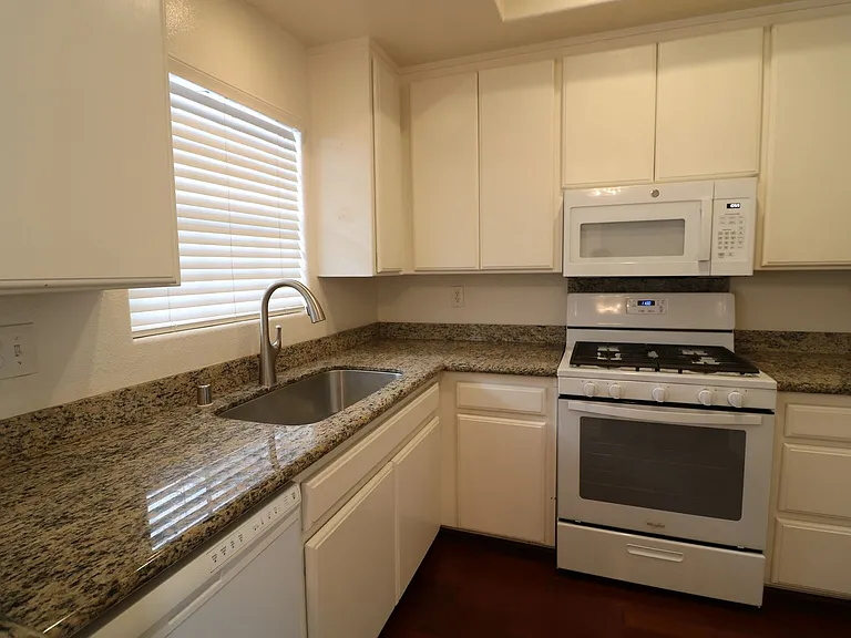4455 Hazeltine Ave #207 — Photo 9