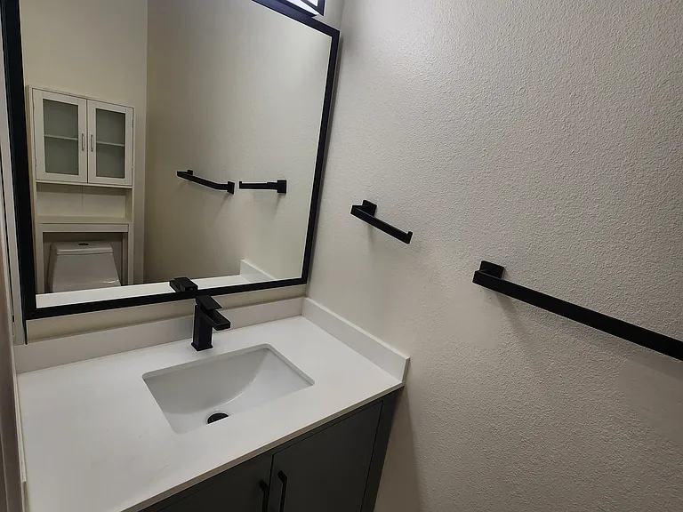 1118 N Kenmore Ave #2 — Photo 6