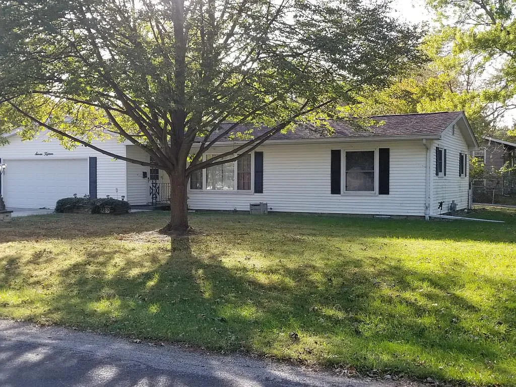 715 Lawrence Dr photo 1