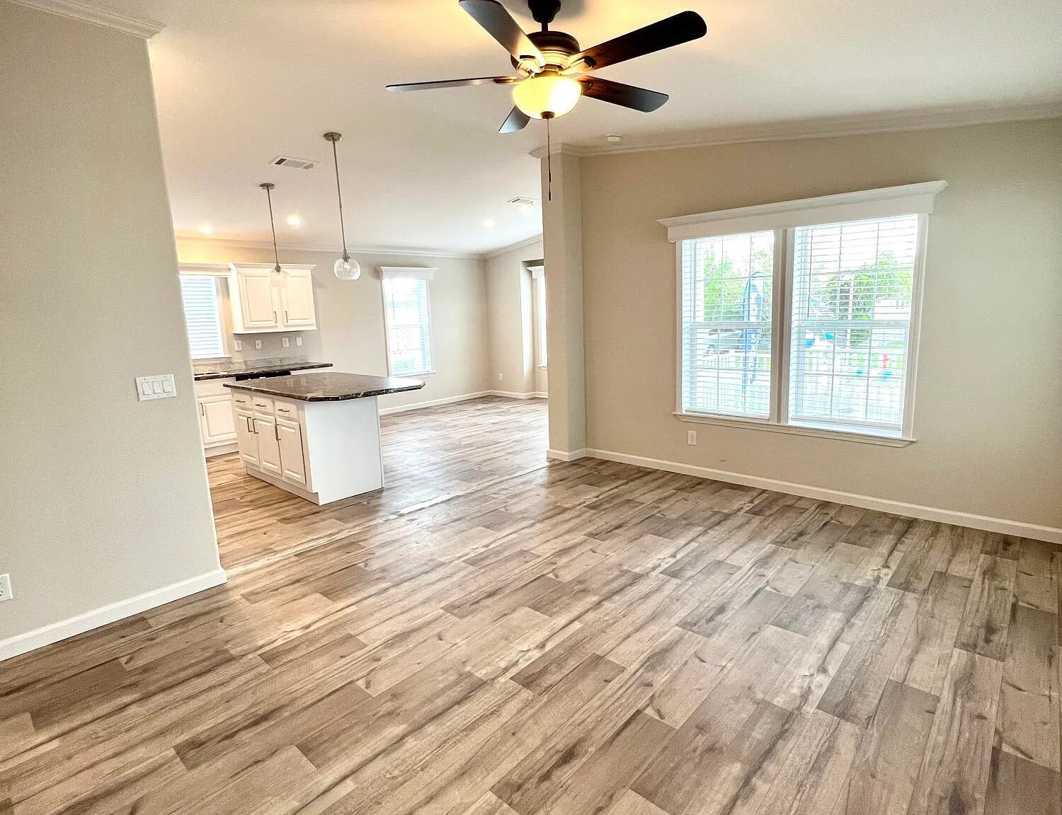 3 bed, 2.0 bath, 1372 sqft, $1,950 — Photo 4