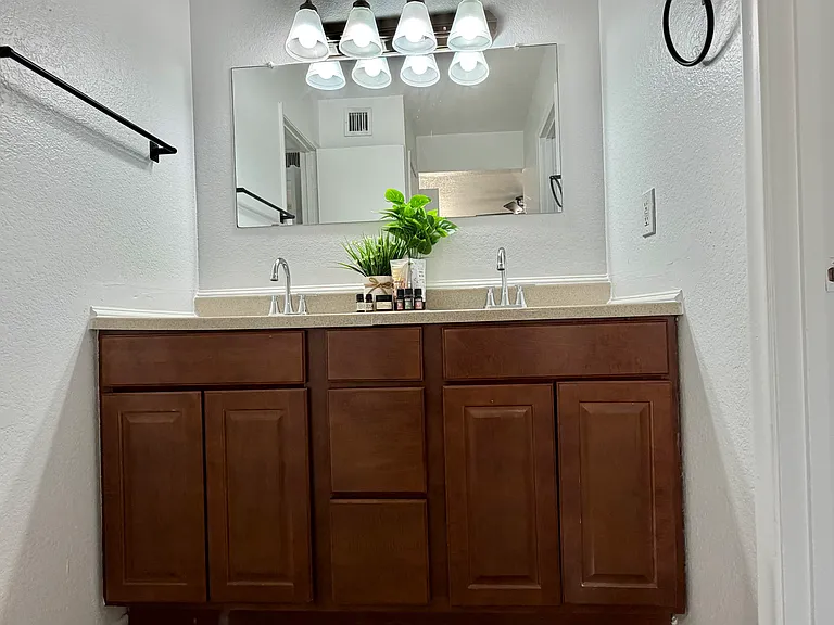 765 N Arrowhead Dr #2 — Photo 19