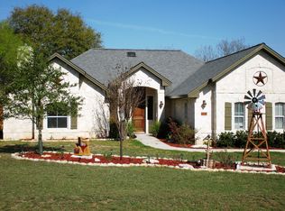 120 Poplar Dr, Mountain City, TX 78610