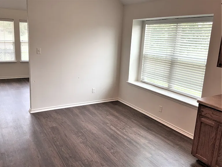 1212 Gardenia Cir — Photo 6