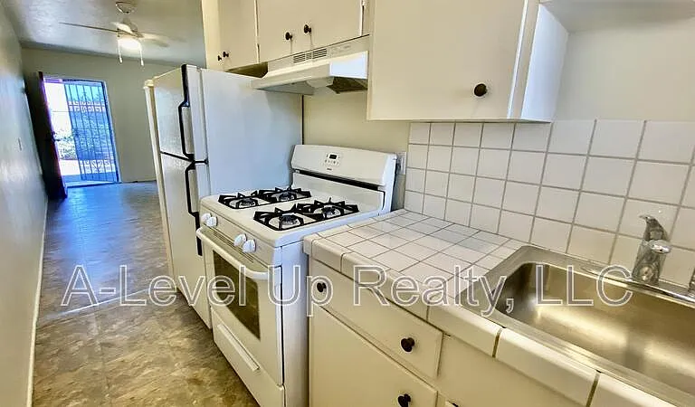 1418 N Jones Blvd — Photo 7