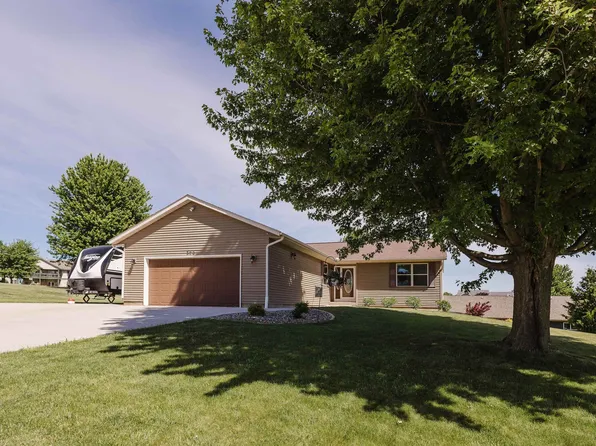 329 E Madison St, Dodgeville, WI 53533