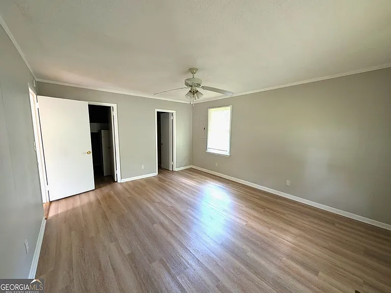 218 Wallis St — Photo 17