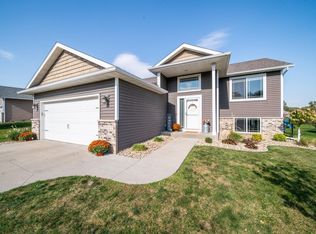 5433 Weatherstone Dr NW, Rochester, MN 55901