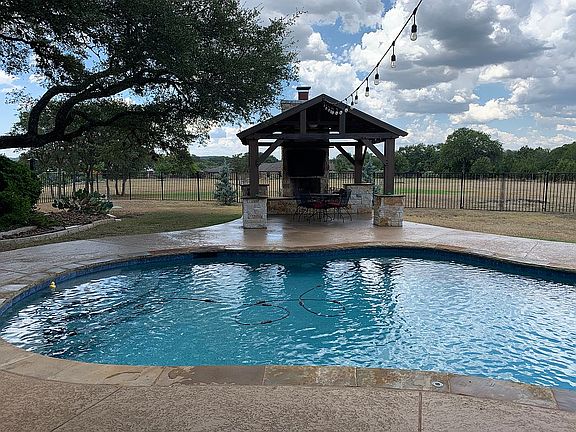 4th image of 294 Madera Way