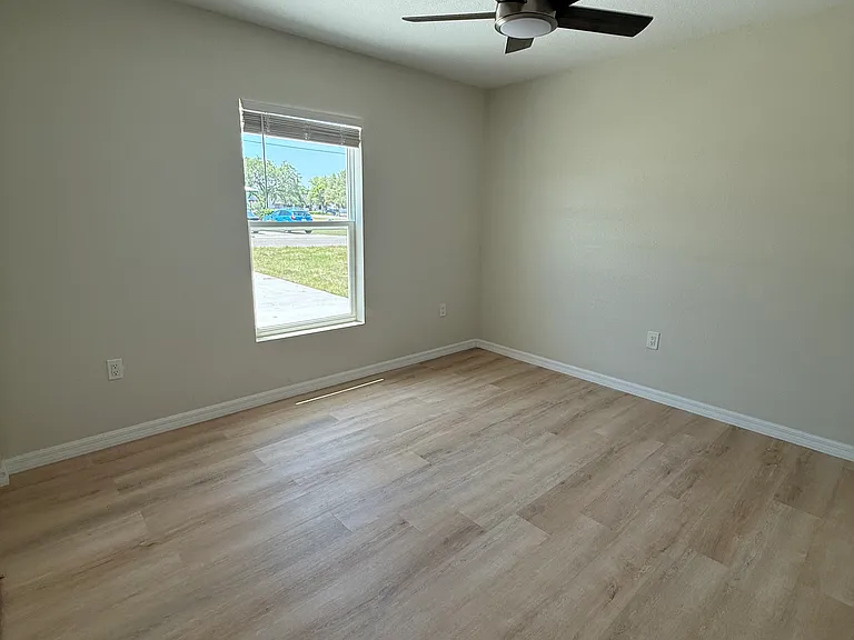 134 N Anoka Ave — Photo 4