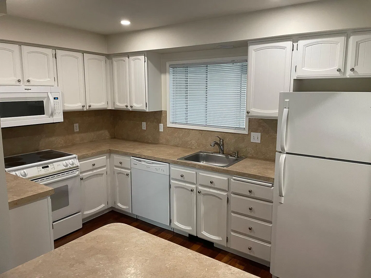 2 bed, 1.5 bath, 1360 sqft, $2,050 — Photo 4