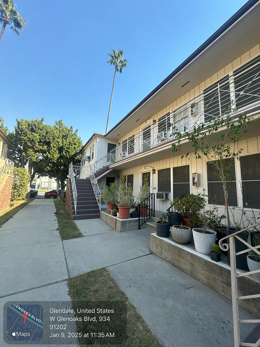 Building Photo - 932 W Glenoaks Blvd