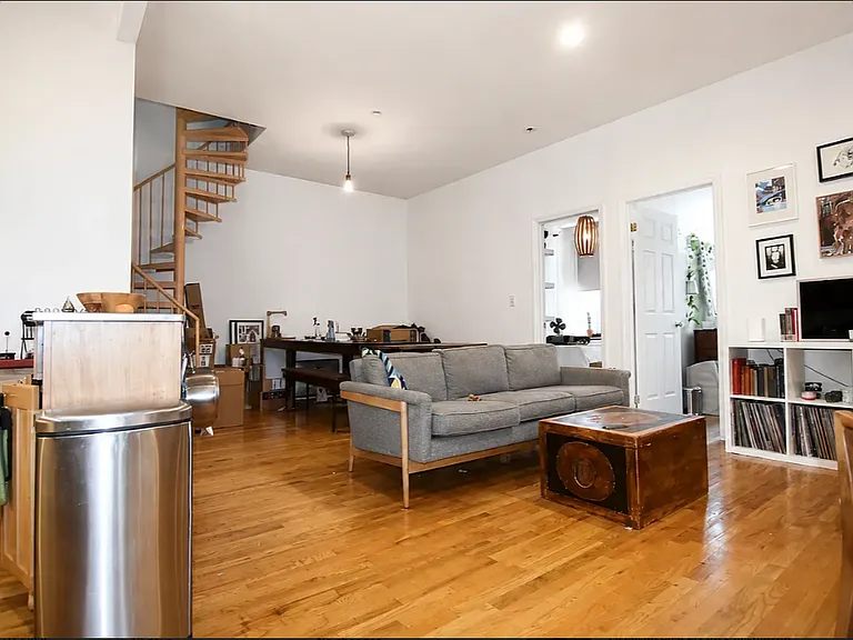 82 Devoe St #4R — Photo 1
