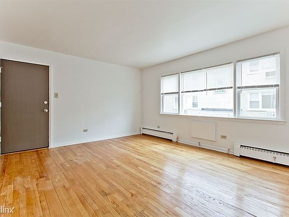 464 Gordon Ave Apartments Chicago Living Room_02