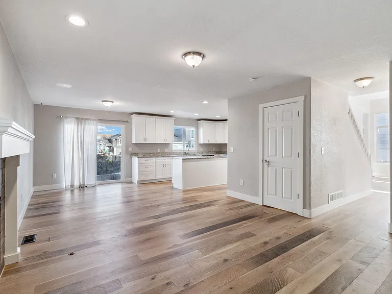 5357 E Hamilton Ave — Photo 12