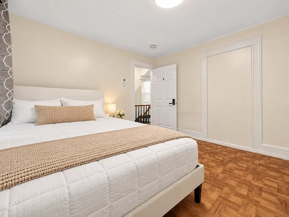 242 Franklin St #6