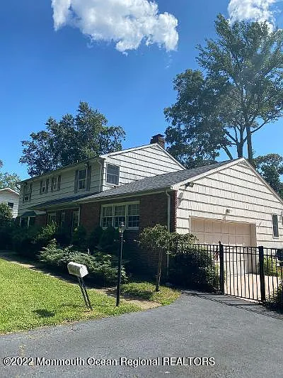 5 bed, 2.5 bath, 2706 sqft, $3,500 — Photo 3