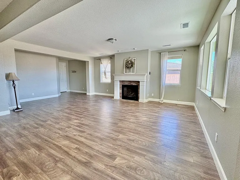 10520 Rollins Dr — Photo 11