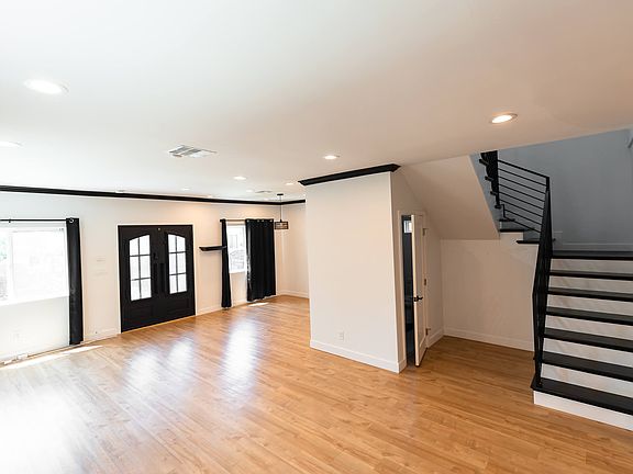 3rd image of 4411 Corliss St